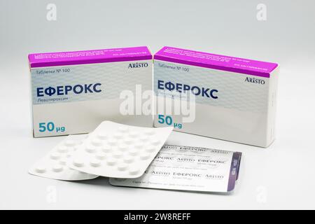 Kiew, Ukraine - 20. Juli 2023: Studio-Aufnahme von generischem Levothyroxin Eferox, L-Thyroxin Tabletten Packungen und Blisterpackungen von Aristo. Es ist eine synthetische Form von Stockfoto