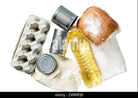 Spendennahrungsmittel, Quarantänehilfekonzept. Öl, Konserven, Nudeln, Brot, Zucker, Ei, isoliert auf weißem Hintergrund, Draufsicht. Stockfoto