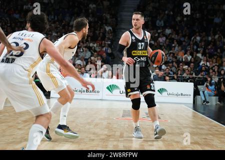 Mateusz Ponitka von Partizan Mozzart setzte Belgrad während der Turkish Airlines EuroLeague zwischen Real Madrid und Partizan Belgrad am Dezember in Wizink ein Stockfoto