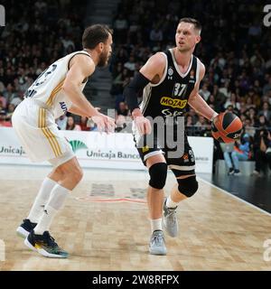 Mateusz Ponitka von Partizan Mozzart setzte Belgrad während der Turkish Airlines EuroLeague zwischen Real Madrid und Partizan Belgrad am Dezember in Wizink ein Stockfoto