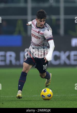 Mailand, Italien. Dezember 2023. Tommaso Corazza vom FC Bologna während des Spiels Coppa Italia in Giuseppe Meazza, Mailand. Der Bildnachweis sollte lauten: Jonathan Moscrop/Sportimage Credit: Sportimage Ltd/Alamy Live News Stockfoto