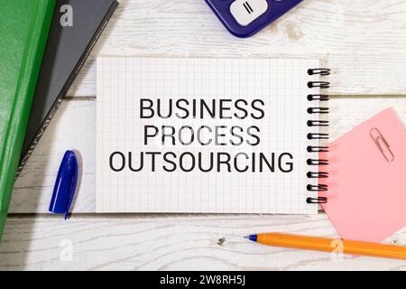 Business Process Outsourcing BPO wird auf einem Foto mit dem Text angezeigt. Stockfoto