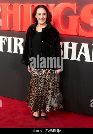 Dame Arlene Phillips nimmt am 14. Dezember 2023 im Phoenix Theatre in London an der „Stranger Things: The First Shadow“-Weltpremiere Teil Stockfoto