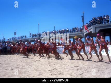 Huntington Beach, Kalifornien, USA 28. August 1996 Baywatch Dreharbeiten vor Ort am 28. August 1996 in Huntington Beach, Kalifornien, USA. Foto: Barry King/Alamy Stock Photo Stockfoto