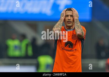 Mailand, Italien. Dezember 2023. Stefano Sensi vom FC Internazionale reagierte im Giuseppe Meazza Stadion im Achtelfinale Coppa Italia 2023/24 zwischen dem FC Internazionale und Bologna FC. Endstand; FC Internazionale 1:2 Bologna FC. (Foto: Fabrizio Carabelli/SOPA Images/SIPA USA) Credit: SIPA USA/Alamy Live News Stockfoto