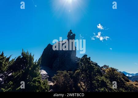 Auf dem Gipfel des Mount Xiangyang North Peak auf dem Jiaming Lake Trail, Taitung, Taiwan Stockfoto