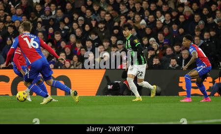 Brighton und Hove Albion spielen Kaoru Mitoma während des Premier League-Spiels zwischen Crystal Palace und Brighton und Hove Albion im Selhurst Park, London, England am 21. Dezember 2023. Quelle: ProSportsImages/AFLO/Alamy Live News Stockfoto