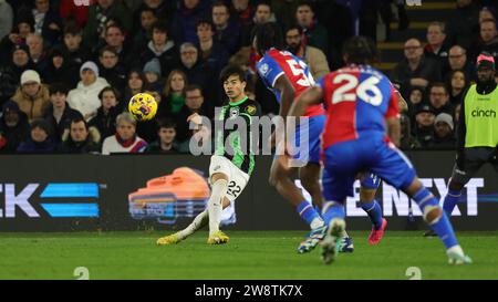 Brighton und Hove Albion spielen Kaoru Mitoma während des Premier League-Spiels zwischen Crystal Palace und Brighton und Hove Albion im Selhurst Park, London, England am 21. Dezember 2023. Quelle: ProSportsImages/AFLO/Alamy Live News Stockfoto