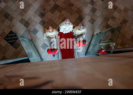 PA REVIEW OF THE YEAR 2023 Aktenfoto vom 05/23 - König Karl III. Kommt zu seiner Krönung in Westminster Abbey, London. Ausgabedatum: Freitag, 22. Dezember 2023. Stockfoto