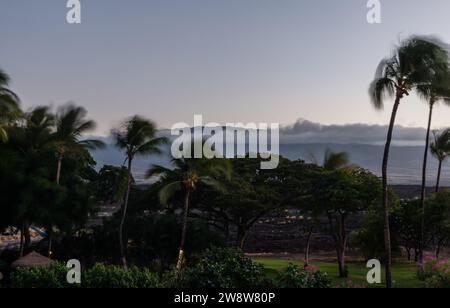 Wunderschöner Sonnenuntergang am Waikoloa Beach auf der Big Island von Hawaii Stockfoto