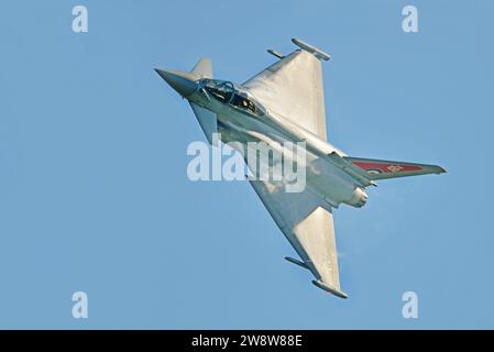 Eurofighter Typhoon ist ein multinationaler europäischer Mehrzweckjäger mit zwei Triebwerken, Überschall Stockfoto