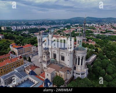 Drohnenfoto Basilika Notre-Dame, Basilika Notre-Dame de Fourvière Lyon frankreich europa Stockfoto