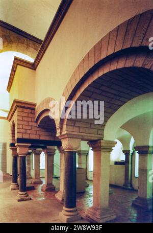 Köln, Deutschland, 13. August 1995. St. Cecilia's Church. Innenraum. West Gallery. Stockfoto