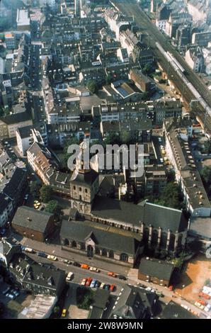 Köln, Deutschland, 13. August 1995. Basilika St. Ursula, Köln. Luftaufnahme. Stockfoto