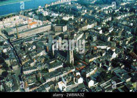 Köln, Deutschland, 13. August 1995. Basilika St. Severin. Luftaufnahme. Stockfoto