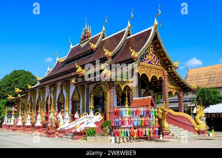 Lampang, Thailand - 2. Dezember 2023: Wat Phra Chedi Sao lang ist ein buddhistischer Tempel in Lampang, Thailand. Der Tempel ist etwa 1,5 kg groß Stockfoto