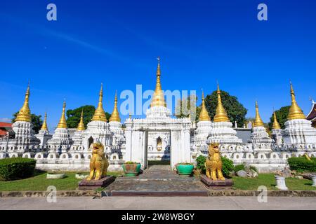 Lampang, Thailand - 2. Dezember 2023: Wat Phra Chedi Sao lang ist ein buddhistischer Tempel in Lampang, Thailand. Der Tempel ist etwa 1,5 kg groß Stockfoto