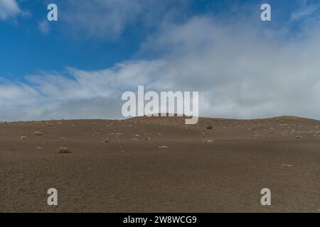 Malerische karge ausblicke entlang des Desastation Trail im Volcanoes National Park auf Big Island von Hawaii Stockfoto