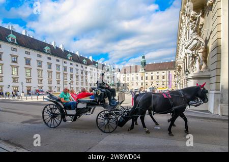 Wien, Österreich. Denkmal für Kaiser Franz I. von Österreich im Innerer Burghof in der Hofburg in Wien Stockfoto