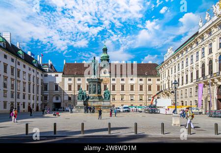 Wien, Österreich. Denkmal für Kaiser Franz I. von Österreich im Innerer Burghof in der Hofburg in Wien Stockfoto