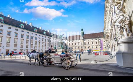 Wien, Österreich. Denkmal für Kaiser Franz I. von Österreich im Innerer Burghof in der Hofburg in Wien Stockfoto