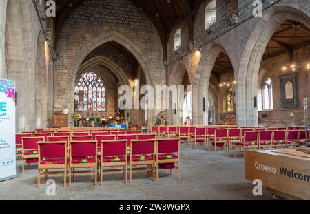 St Asaph Cathedral im Inneren, Nordwales. Aufgenommen im Februar 2022. Stockfoto