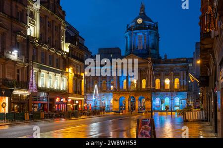 Liverpool Town Hall, fotografiert im Dezember 2023. 1802 umgebaut. Es liegt an der Kreuzung von Castle St und Water St, aber seine Adresse ist High Street. Stockfoto