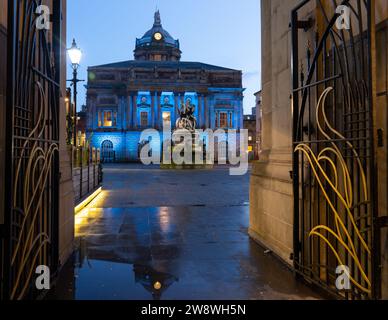 Liverpool Town Hall, fotografiert im Dezember 2023. 1802 umgebaut. Es liegt an der Kreuzung von Castle St und Water St, aber seine Adresse ist High Street. Stockfoto