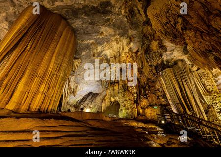 Die Paradies-Höhle bei Phong Nha Ke Bang in Vietnam Stockfoto