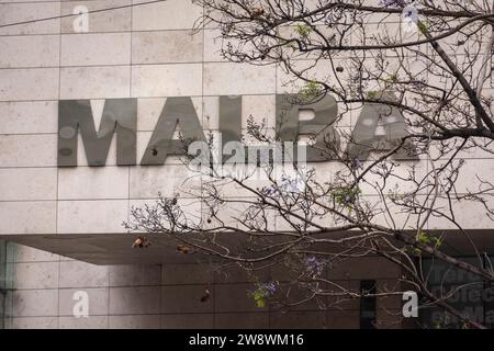 Blick auf das MALBA-Museumsgebäude in Palermo, Buenos Aires, Argentinien Stockfoto