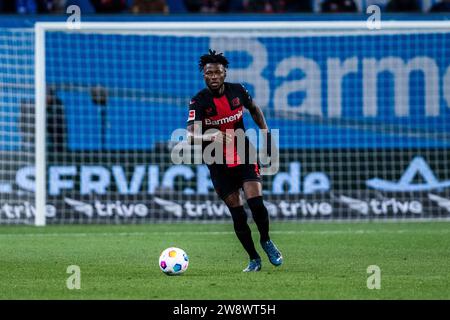 Leverkusen, BayArena, 20.12.23: Odilon Kossounou (Leverkusen) am Ball beim 1.Bundesliga Spiel Bayer 04 Leverkusen vs. VFL Bochum. Stockfoto