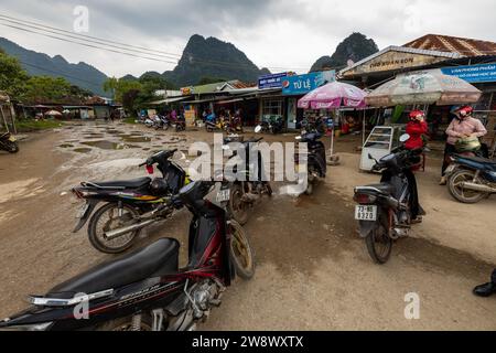 Der lokale Markt von Phong Nha Ke Bang in Vietnam, Stockfoto