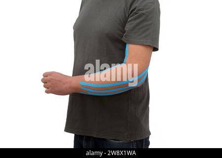 Ellenbogenfraktur mit Klebeband am Arm eines Mannes Stockfoto