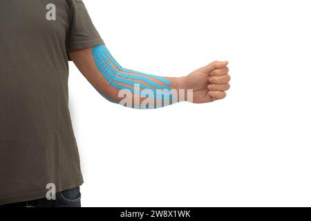 Ellenbogenfraktur mit Klebeband am Arm eines Mannes Stockfoto