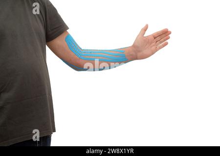 Ellenbogenfraktur mit Klebeband am Arm eines Mannes Stockfoto