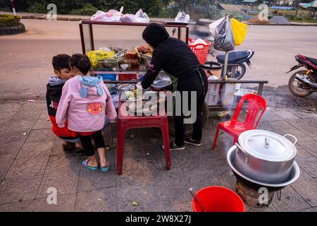 Der lokale Markt von Phong Nha Ke Bang in Vietnam, Stockfoto