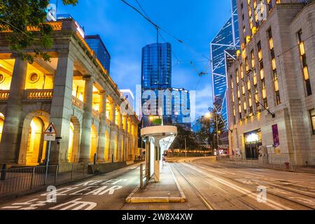 Landschaft des Statue Square, einer öffentlichen Fußgängerzone im Zentrum von Hongkong, China. Stockfoto