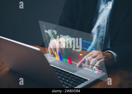 Geschäftsleute arbeiten mit Börseninvestitionen Devisenbörsen Finanzanalysen Handelsdaten. Diagramm Investorenbericht Online-Technologie-Dashboard Stockfoto