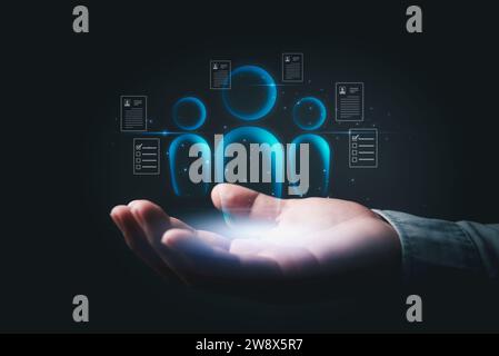Geschäftsmann verwenden Computer, Customer Relationship Management, mit globaler Struktur Personal Personalmanagement Rekrutierung Beschäftigung Headhunting Konz Stockfoto