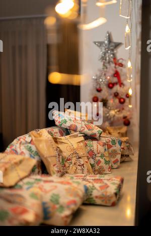 Weihnachtsgeschenke, Baum und Dekoration Stockfoto