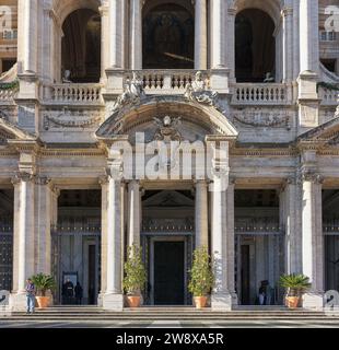 Eintritt in die Basilika Santa Maria Major (Santa Maria Maggiore), Rom, Italien. Stockfoto