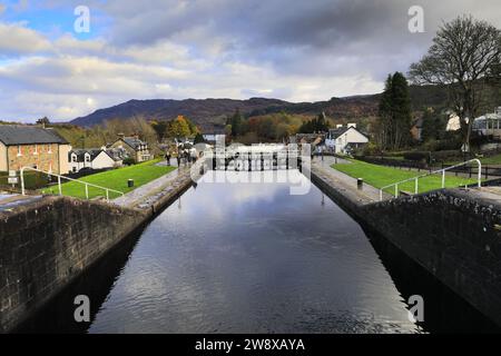 Herbstblick über die Schleusen des Kanals, Fort Augustus, Highlands von Schottland Stockfoto