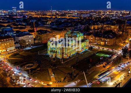 Zagreb, Kroatien. März 2023. PIXSELL TOP 100 - Luftaufnahmen des kroatischen Nationaltheaters während des Lichterfestes in Zagreb, Kroatien am 16. März 2023. Foto: Igor Kralj/PIXSELL Credit: Pixsell/Alamy Live News Stockfoto