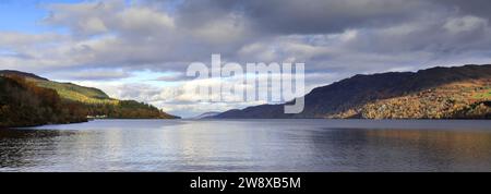 Herbstblick über Loch Ness, Fort Augustus, Highlands von Schottland Stockfoto