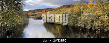 Herbstblick über den Fluss Ness, Loch Ness, Fort Augustus, Highlands von Schottland Stockfoto