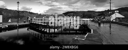 Herbstblick über die Schleusen des Kanals, Fort Augustus, Highlands von Schottland Stockfoto