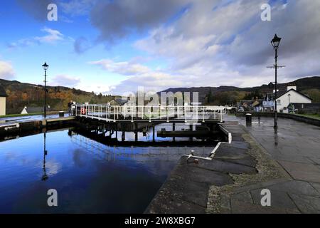 Herbstblick über die Schleusen des Kanals, Fort Augustus, Highlands von Schottland Stockfoto