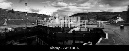 Herbstblick über die Schleusen des Kanals, Fort Augustus, Highlands von Schottland Stockfoto