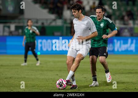 Dschidda, Saudi-Arabien. Dezember 2023. Al Ahli Sports Club JEDDAH, SAUDI-ARABIEN - 21. DEZEMBER: Ricardo Kaká, der für World Legends spielt, übergibt den Ball während des Saudi Legends and World Legends Matches im Al Ahli Sports Club am 21. Dezember 2023 in Dschidda, Saudi-Arabien. (Foto: Richard Callis//SPP) (/SPP) Credit: SPP Sport Press Photo. /Alamy Live News Stockfoto