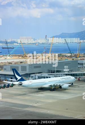 Die Cathay Pacific Airlines Flotte des Airbus A330-300 wurde am Flughafen Hongkong betrieben. Stockfoto